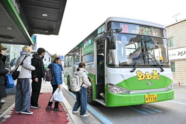 구석구석 '와와버스' 달린 정선의 변화..."시장 경기 좋아졌어요" 