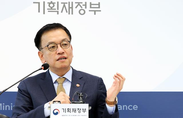 최상목 "내년 성장률, 잠재성장률 밑돌 가능성 커"…1%대 저성장 첫 언급