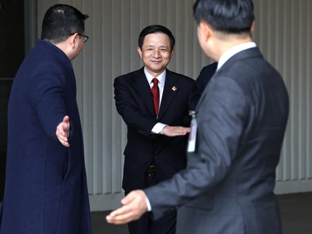 시진핑 도장 찍힌 中 대사 신임장... 수취인 '한덕수 권한대행'은 직무정지