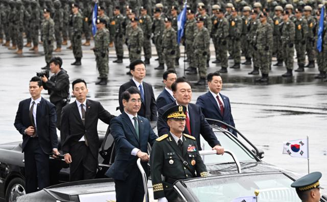 "총 쏴서라도" "2번, 3번 계엄"… 거칠고 집요했던 '내란 수괴'