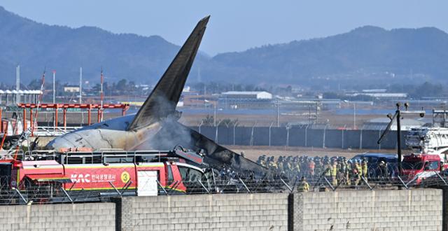 무안공항 사고 목격자 "쾅 소리 이후 공항 한바퀴 돌다 추락"