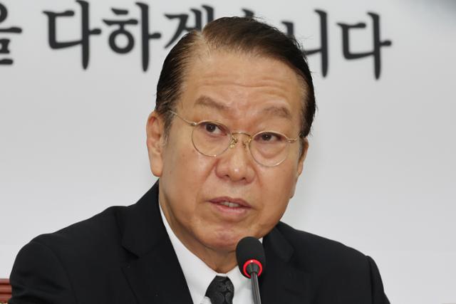 권영세 "尹 체포영장 집행, 반드시 중단돼야"...수사 비협조엔 침묵