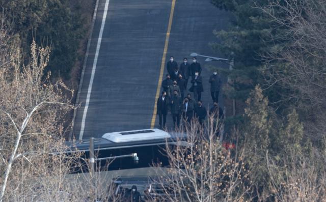 200명이 스크럼 짜고 영장 집행 막은 경호처... 형사처벌 가능성 높다