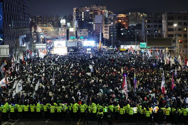 ‘오징어 게임’ 된 윤석열 탄핵