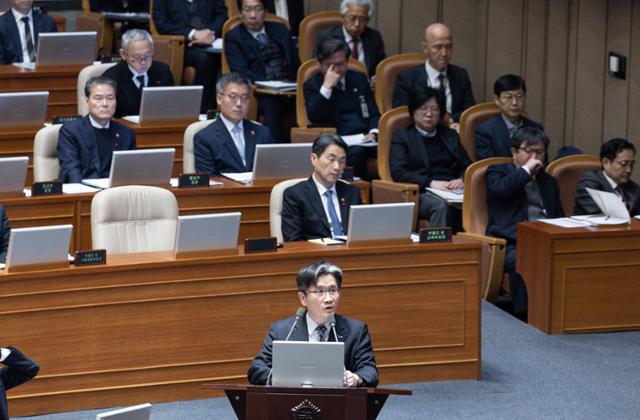 오동운 공수처장 "법원 4곳에 계엄 사건 영장 청구... 모두 적법"