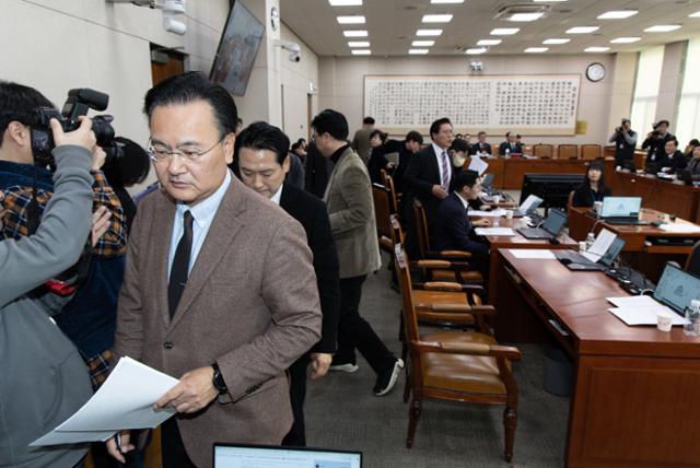 외환죄 핏대만 세우고 자체안 못 낸 與, "더는 못 기다려" 野... 내란특검 '공전'