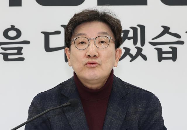 따로 가는 與 지도부와 대권 잠룡들... 尹 탄핵 심판 엇박자