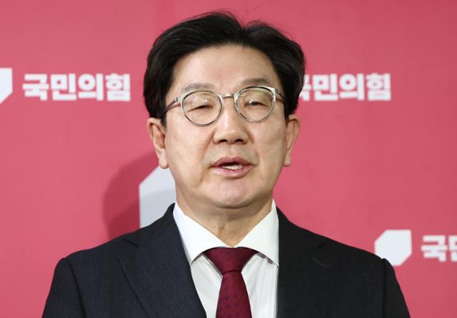 '이재명의 돈풀기' 비판했는데...국민의힘 "저소득층 1명당 50만원씩 주겠다" 약속