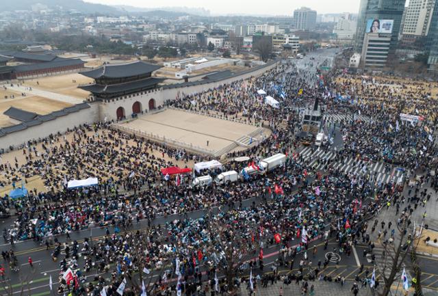 광복 80주년, 정치만 꼴찌인 나라