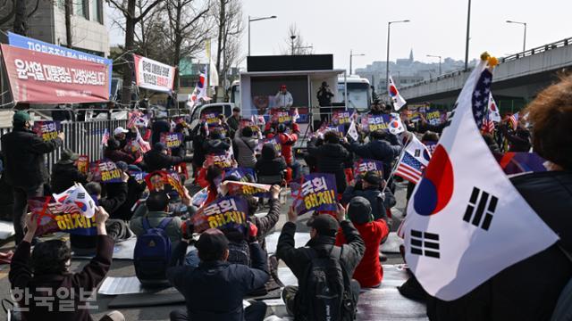 "尹, 본인 옹호하는 보수 유튜브 출연 가능성도"