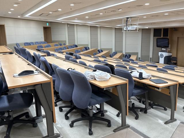 "강경하던 선배가 등록할 줄은…" 제적 예정 통보에 의대생들 '당황'