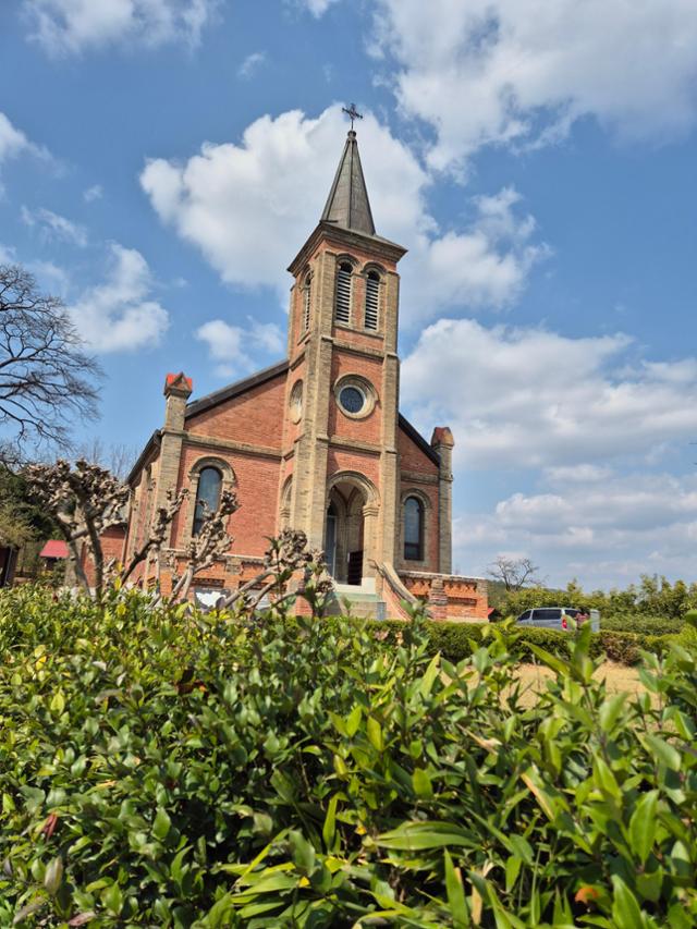 Gasil Cathedral in Chilgok County, North Gyeongsang Province / Hankook Ilbo