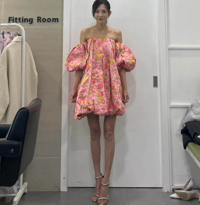Lee Hee-jin opts for a pink balloon dress. Captured from Lee's social media 
