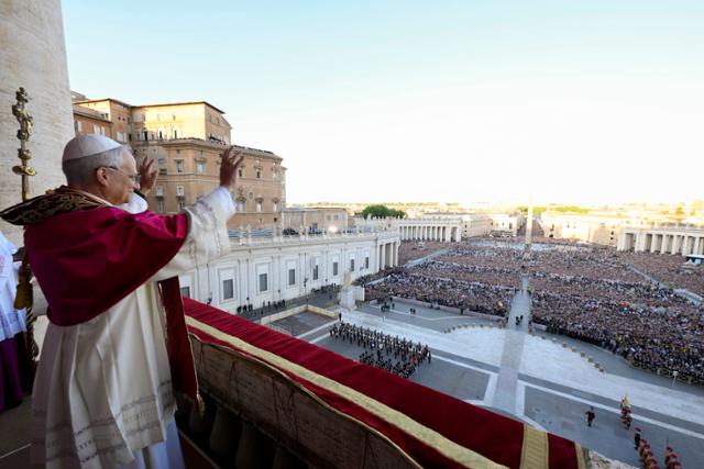 Newly elected Pope Leo XIV appears on the balcony of St. Peter's Basilica at the Vatican, May 8. AP-Yonhap