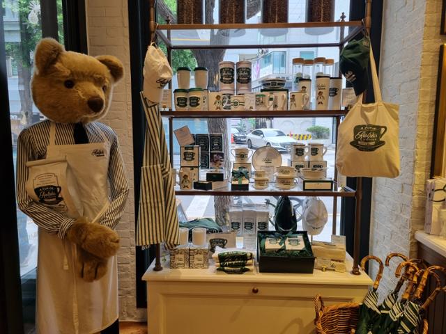 Diverse goods sold at Ralph's Coffee in Seoul / Korea Times