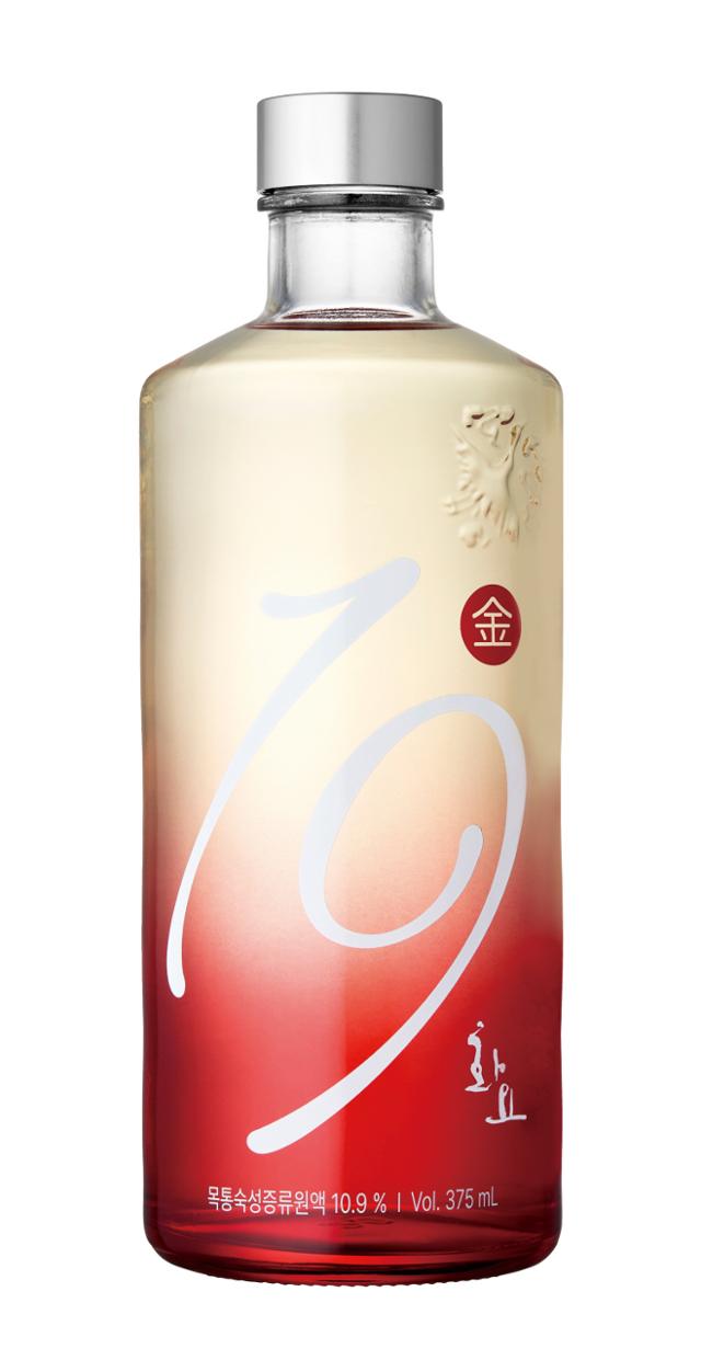 증류식 소주 내건 화요, 10년 만의 신제품…19도로 저도수 공략-경제ㅣ한국일보