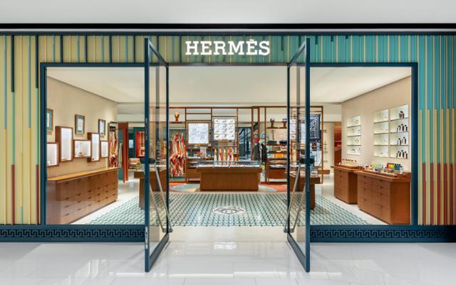The newly renovated Hermès store on the first floor of Hanwha Galleria Luxury Hall  in Seoul features vibrant patterns inspired by dancheong (colorful decorative motifs found on Korean wooden architecture). Courtesy of Hanwha Galleria 