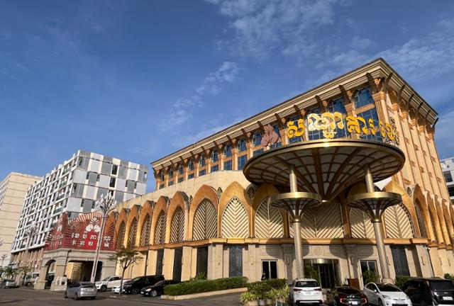 KB Hotel in Sihanoukville, Cambodia. Behind the hotel stands a building believed to be used for voice phishing operations. Both properties belong to Chinese national Xu Aimin, who was sanctioned by the U.S. Treasury last month. Hankook Ilbo