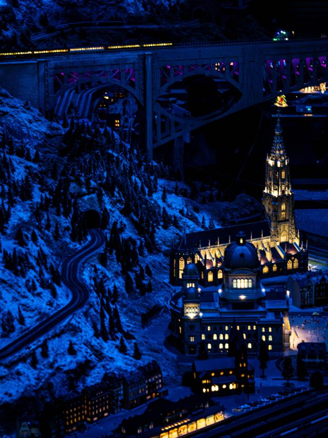 A nighttime view of the Swiss Pavilion of Nowon Train Village in Hwarangdae Railroad Park in Seoul / Hankook Ilbo