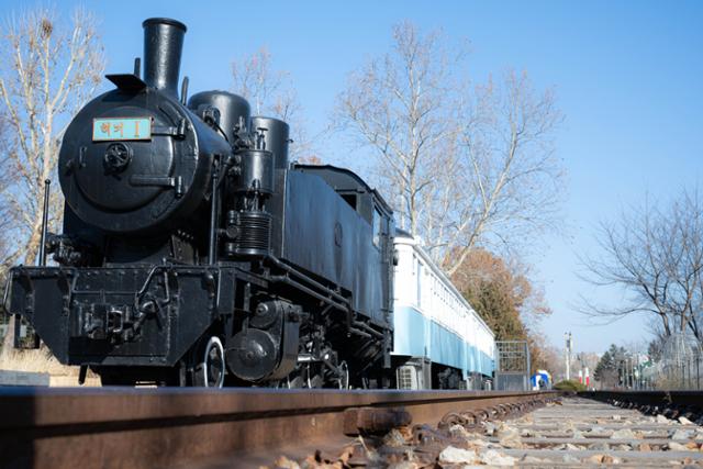 The narrow-gauge locomotive Hyeogi-1 on display at Hwarangdae Railroad Park in Seoul / Hankook Ilbo