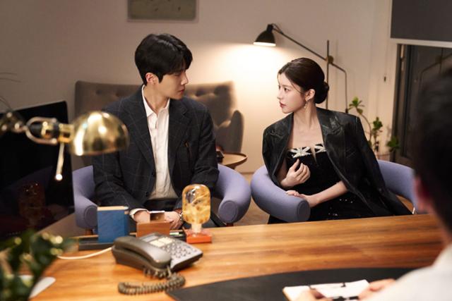 Kim Seon-ho, left, and Go Youn-jung in the Netflix series “Can This Love Be Translated?” Courtesy of Netflix