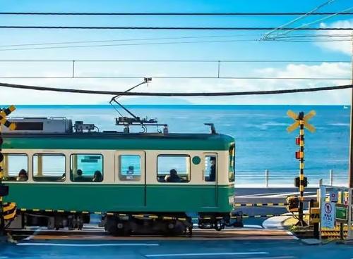 A view of the Japanese coastal city of Kamakura, a common comparison for Eodal Samgeori in Donghae, Gangwon Province / Captured from GetYourGuide