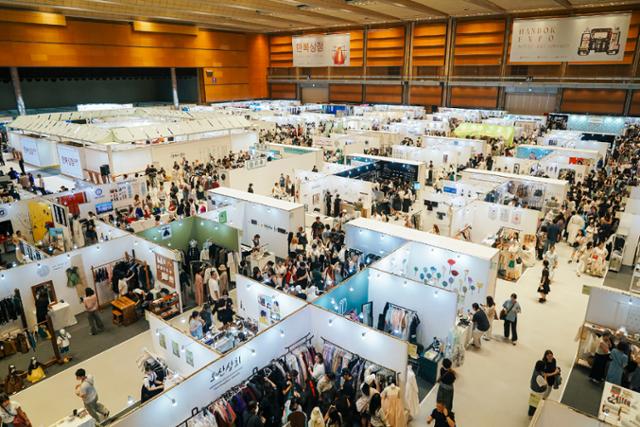 Visitors browse the Hanbok Expo held at COEX in Seoul from Aug. 7 to 10 in 2025. Courtesy of the Korea Craft and Design Foundation