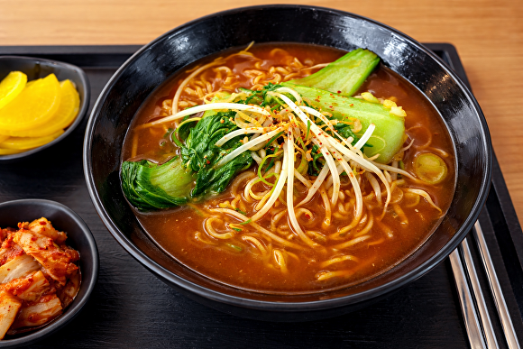 “Yongin Bok Choy Ramen,” a popular menu item at a restaurant inside Jukjeon Service Area on the Gyeongbu Expressway / Courtesy of Yongin City