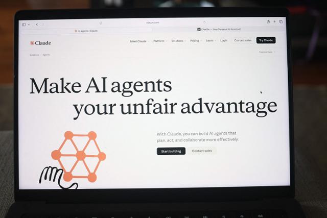 A window for Claude, the artificial intelligence model developed by Anthropic, is open on a user’s computer screen. Yonhap