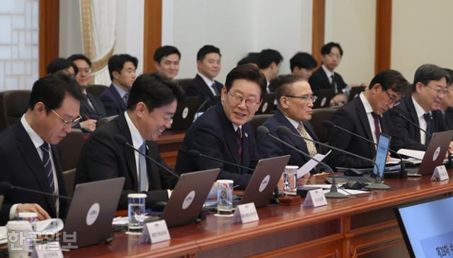 President Lee Jae Myung attends a senior aides meeting at the presidential office, March 19. Korea Times photo by Wang Tae-seok