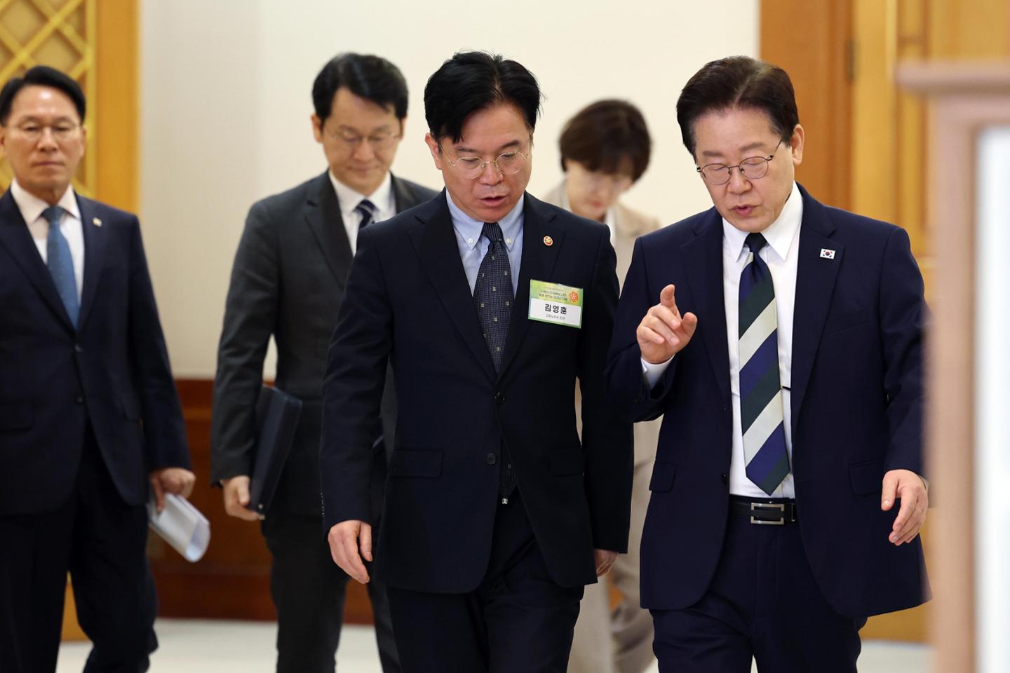 5인 미만 사업장 근로기준법 적용 확대 논의 관련 이미지