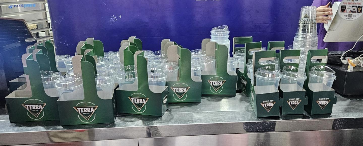 Draft beer is served in disposable cups at Gwangju-KIA Champions Field,  May 19. Korea Times photo by Kim Hyung-jun