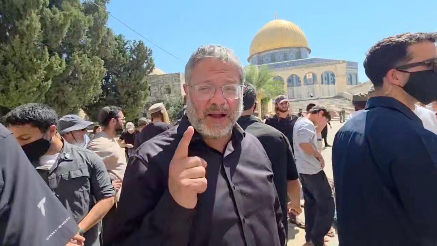 Israeli National Security Minister Itamar Ben-Gvir makes an unannounced visit to the Al-Aqsa Mosque compound in East Jerusalem, July 23. Reuters-Yonhap   