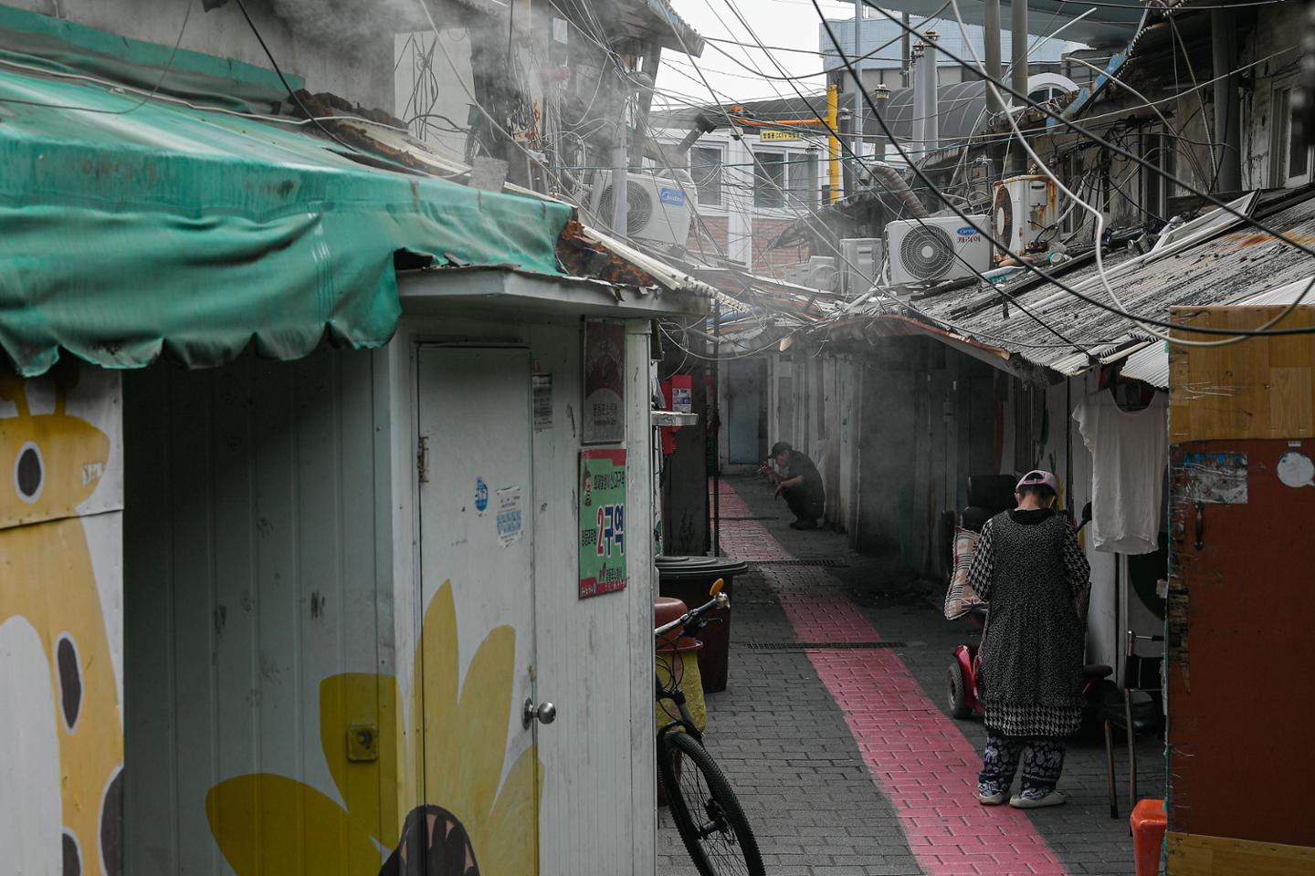 The term 'lonely death' began appearing widely in Korean media in the 2000s. Despite various government measures, the number of such deaths has continued to rise. Korea Times file