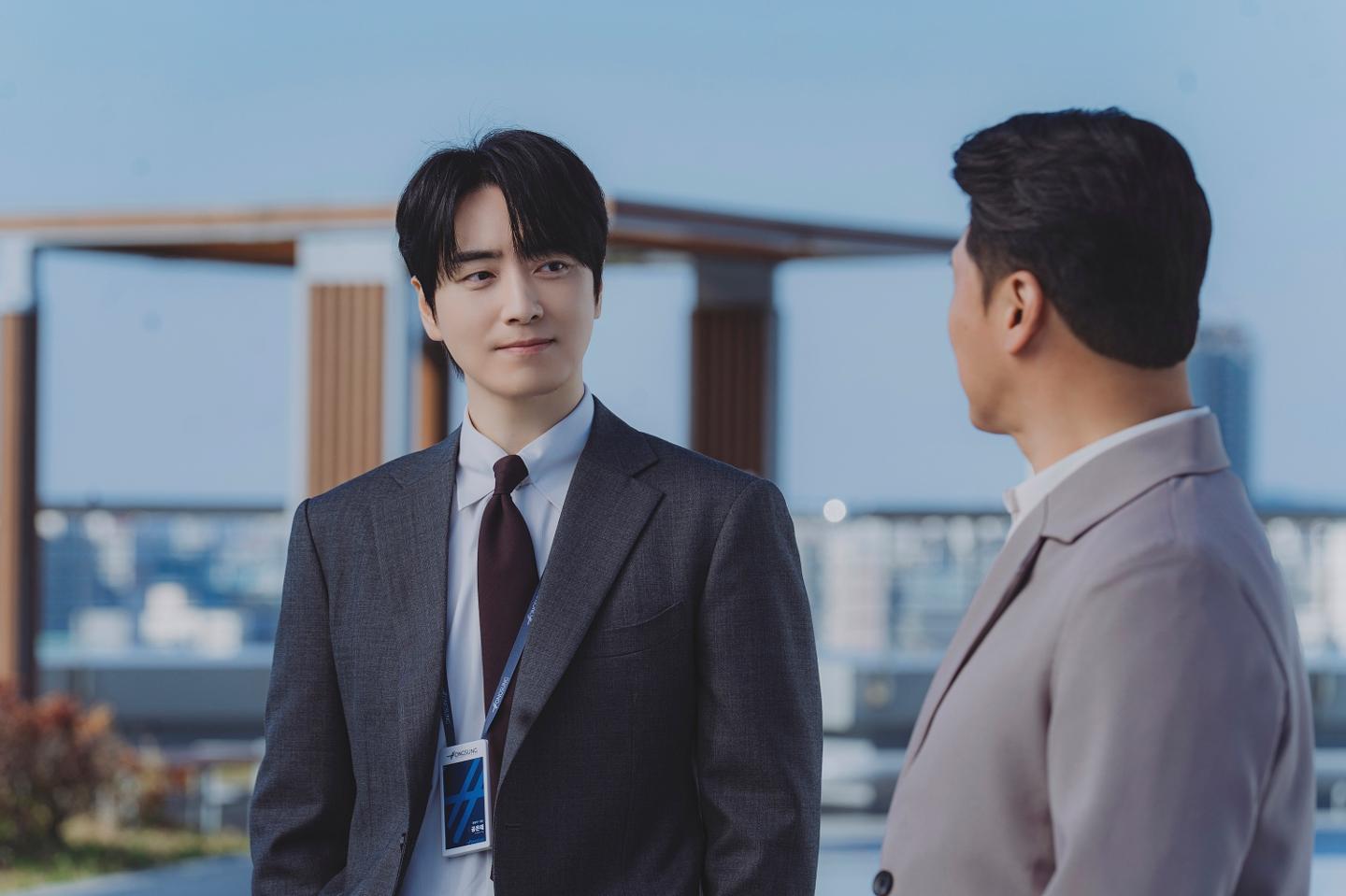 ** 로또 1등 당첨금, 13억 받고도 출근하는 이유? 진짜 행복을 찾은 비결!
**